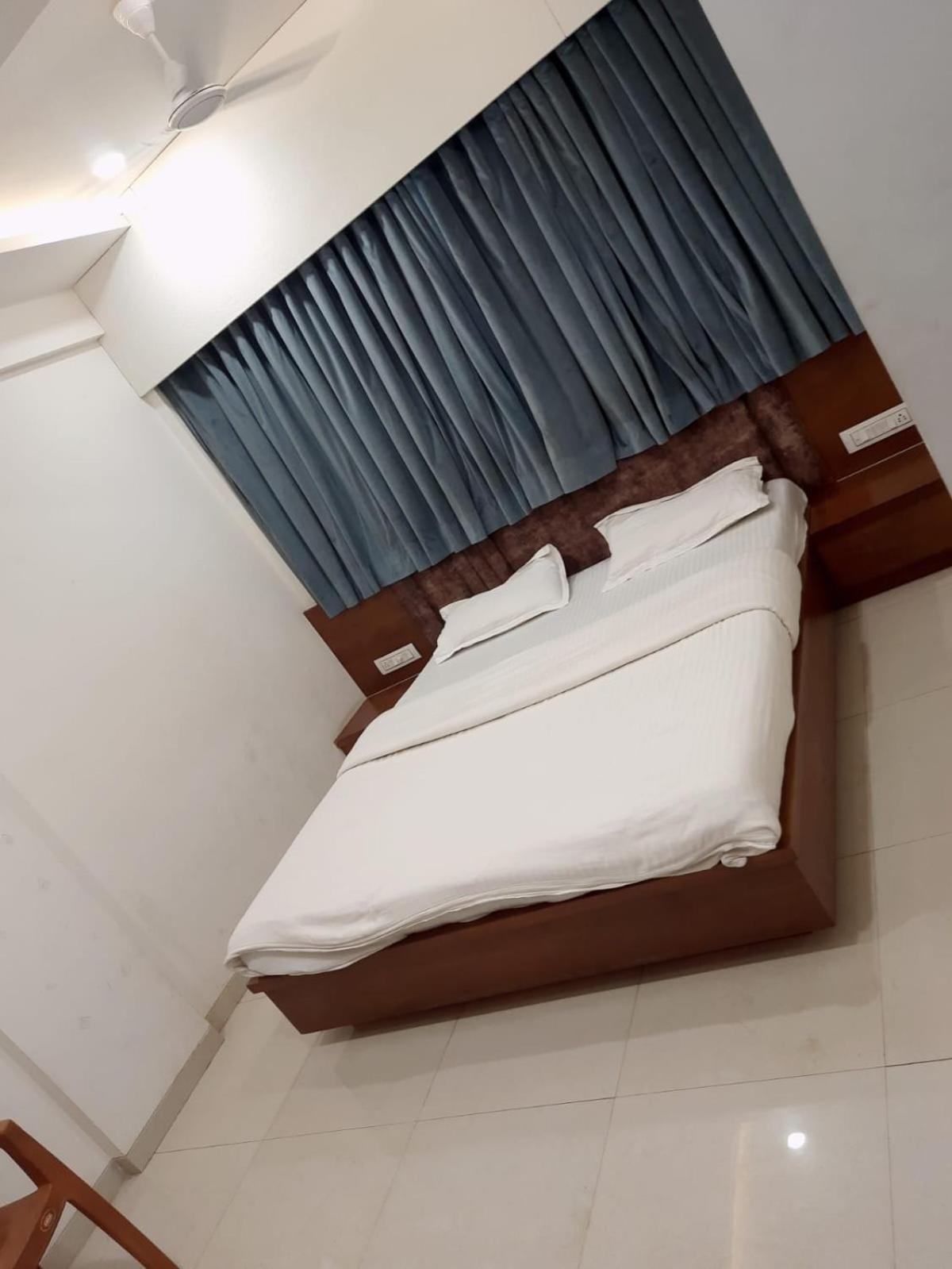 Kāsandra Hotel Murlidhar Rooms מראה חיצוני תמונה